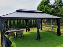 Aranżacja: Aluminiowa altana ogrodowa 3x6 ze stalowym dachem i zasłonami - Hater