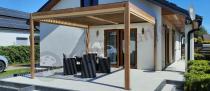 Aranżacja: Aluminiowa pergola na taras 4x4 w kolorze drewna Lufel z lamelami - Woodlook