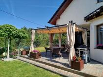 Aranżacja: Aluminiowa pergola ogrodowa 3x4 z zasłonami Kirn Beż