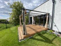 Aranżacja: Aluminiowa pergola ogrodowa z zasłonami 4x4 Kirn Beż