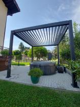 Aranżacja: Aluminiowa pergola tarasowa lamelowa antracyt 3x3 Mirador Deluxe