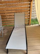 Aranżacja: Aluminiowy leżak ogrodowy z regulowanym oparciem Erebu - Silver + Black