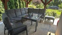 Aranżacja: Aluminiowy narożnik ogrodowy z fotelem, pufami i stołem 150x90cm Tavaro Corner Antracite