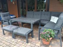 Aranżacja: Aluminiowy narożnik ogrodowy z fotelem, pufami i stołem 150x90cm Tavaro Corner Antracite