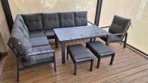 Aranżacja: Aluminiowy narożnik ogrodowy z fotelem, pufami i stołem 150x90cm Tavaro Corner Antracite