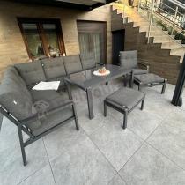 Aranżacja: Aluminiowy narożnik ogrodowy z fotelem, pufami i stołem 150x90cm Tavaro Corner Antracite