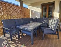 Aranżacja: Aluminiowy narożnik ogrodowy z fotelem, pufami i stołem 150x90cm Tavaro Corner Antracite