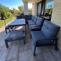 Aranżacja: Aluminiowy narożnik ogrodowy z fotelem, pufami i stołem 150x90cm Tavaro Corner Antracite