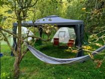 Aranżacja: Aluminiowy pawilon do ogrodu 4x4 z zasłonami Okapi Szary