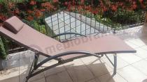 Aranżacja: Aluminiowy składany leżak ogrodowy Joko Brown