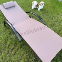 Aranżacja: Aluminiowy składany leżak ogrodowy Joko Brown