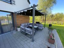 Aranżacja: Antracytowa pergola tarasowa 3x4 aluminium Kirn Szary