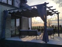 Aranżacja: Antracytowa pergola tarasowa 4x4 aluminium Kirn Szary