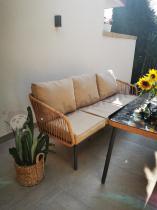 Aranżacja: Beżowa trzyosobowa sofa nataras 182 cm Postigo