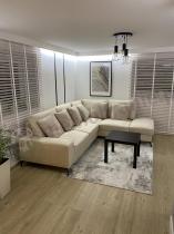 Aranżacja: Beżowy narożnik Flavio Slim z funkcją spania 255x214cm prawy