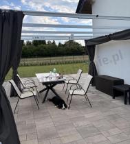 Aranżacja: Biała Aluminiowa pergola na taras z zasłonami Kirn 4x4 - Grey White