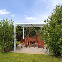 Aranżacja: Biała aluminiowa pergola tarasowa 3x3 żaluzjowa Lufel
