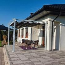 Aranżacja: Biała Aluminiowa pergola z zasłonami na taras Kirn 3x4 - Grey White
