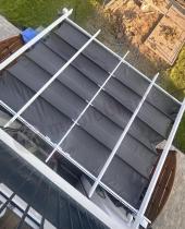 Aranżacja: Biała Aluminiowa pergola z zasłonami na taras Kirn 3x4 - Grey White