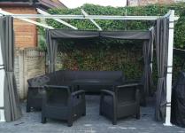 Aranżacja: Biała Aluminiowa pergola z zasłonami na taras Kirn 3x4 One - Grey White