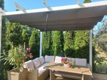Aranżacja: Biała pergola na taras z materiałowym dachem Kirn 3x3 - Grey White