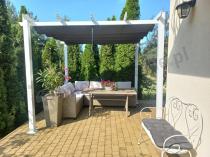 Aranżacja: Biała pergola na taras z materiałowym dachem Kirn 3x3 - Grey White