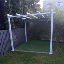Aranżacja: Biała pergola na taras z zasłonami Kirn 3x3 - Grey White
