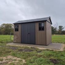 Aranżacja: Brązowy domek na narzędzia Keter Newton Plus 7511 (8m2)