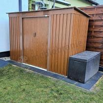 Aranżacja: Brązowy domek narzędziowy metalowy Ganner 261x121cm