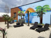 Aranżacja: Brązowy leżak ogrodowy do hotelu Jaipiur Sun Lounger