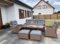 Aranżacja: Brązowy zestaw technorattanowy tarasowy Laritto Dining + pufy - Brown
