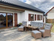Aranżacja: Brązowy zestaw technorattanowy tarasowy Laritto Dining + pufy - Brown