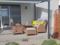 Aranżacja: Brązowy zestaw technorattanowy tarasowy Laritto Dining + pufy - Brown