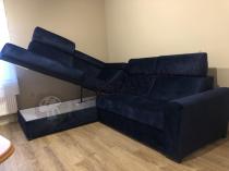 Aranżacja: Ciemnoniebieska kanapa narożna z regulowanymi zagłówkami Riva 274x210 cm lewostronna