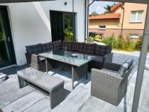 Aranżacja: Ciemnoszary narożnik tarasowy z technorattanu Topiano Plus Antracite
