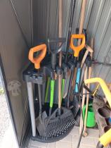 Aranżacja: Corner Tool Rack stojak na narzędzia ogrodowe