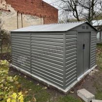 Aranżacja: Domek metalowy na narzędzia 277x319cm (8,2m2) Agger – Srebrny ciemny GA15