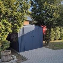 Aranżacja: Domek ogrodowy z grubszej blachy Hartt Plus 240x300x205cm - drzwi na zawiasach - Antracyt A16