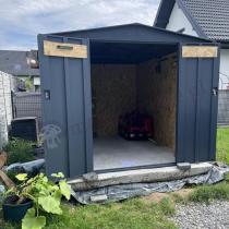 Aranżacja: Domek ogrodowy z grubszej blachy Hartt Plus 240x300x205cm - drzwi na zawiasach - Antracyt A16