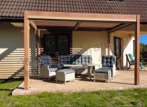 Aranżacja: Drewniana pergola tarasowa aluminium 3x4 z lamelami Woodlook Lufel