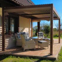 Aranżacja: Drewniana pergola tarasowa aluminium 3x4 z lamelami Woodlook Lufel