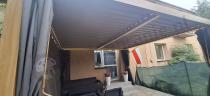 Aranżacja: Drewniana pergola tarasowa z LED, zasłonami i moskitierami 4x4 Nefir 2.0 - Woodlook