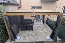 Aranżacja: Drewniana pergola tarasowa z LED, zasłonami i moskitierami 4x4 Nefir 2.0 - Woodlook