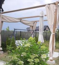 Aranżacja: Drewnopodobna pergola ogrodowa 4x4 Niro z zasłonami - Cream Wood