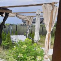 Aranżacja: Drewnopodobna pergola ogrodowa 4x4 Niro z zasłonami - Cream Wood