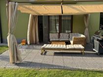 Aranżacja: Drewnopodobna pergola ogrodowa 4x4 Niro z zasłonami - Cream Wood