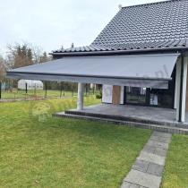 Aranżacja: Duża markiza na taras z półkasetą 495x300 Lea - Grafit