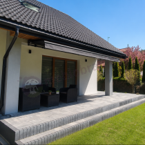 Aranżacja: Duża markiza na taras z półkasetą 495x300 Lea - Grafit