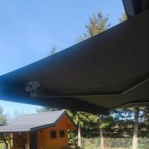 Aranżacja: Duża markiza na taras z półkasetą 495x300 Lea - Grafit
