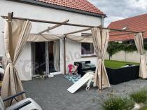 Aranżacja: Duża pergola ogrodowa 3x5,5 Niro Woodlook z zasłonami - Cream Wood
